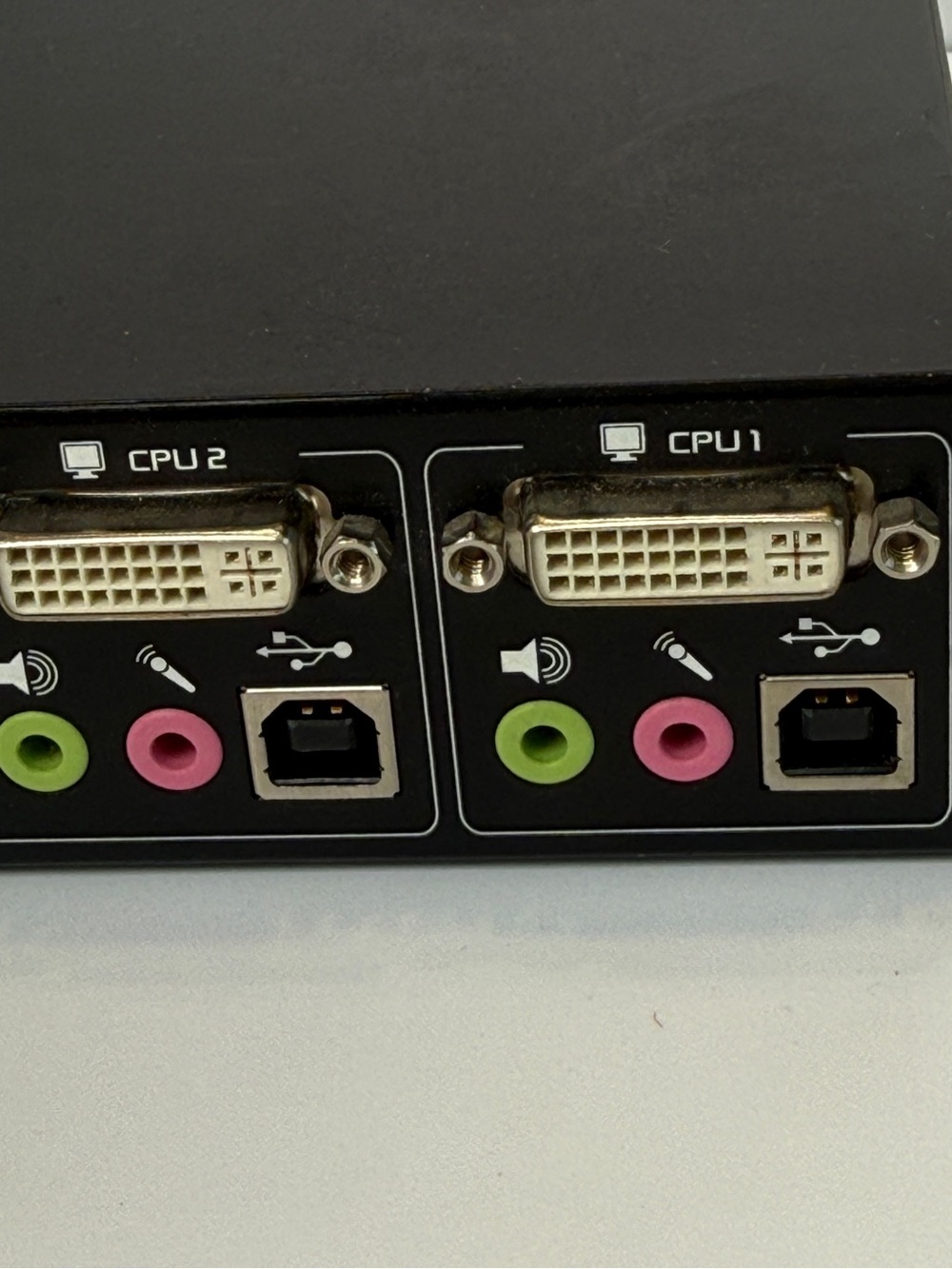 Aluratek 4 Port USB 2.0 DVI KVM Switch AKSUP04D USB 2.0 Hub 4 computer no cables